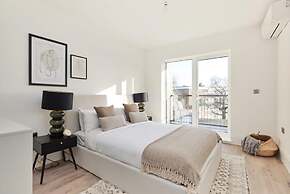 The Wembley Park Sanctuary - Stunning 2bdr Flat With Balcony