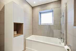 The Wembley Park Corner - Classy 2bdr Flat With Balcony