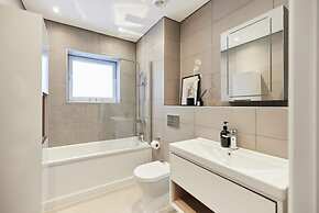 The Wembley Park Corner - Classy 2bdr Flat With Balcony