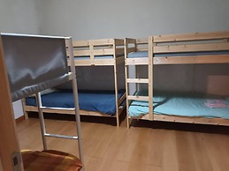 Room in Apartment - Bed In A 6-bed Dormitory Room 2 Male And Female Mi