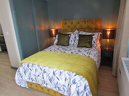 Herbert George Apartment Hotel