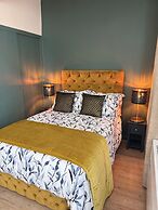 Herbert George Apartment Hotel