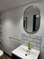 Herbert George Apartment Hotel