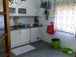 Room in Apartment - Double Room 2 In Albarraque, Sintra, Shared Bathro
