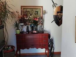 Room in Apartment - Double Room 2 In Albarraque, Sintra, Shared Bathro