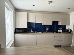 Immaculate 4-bed House in Horley