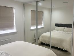 Immaculate 4-bed House in Horley