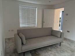 Immaculate 4-bed House in Horley