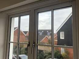 Immaculate 4-bed House in Horley