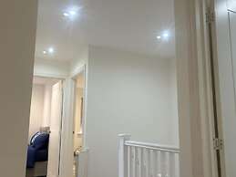 Immaculate 4-bed House in Horley