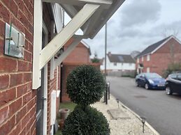 Immaculate 4-bed House in Horley