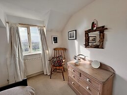 Charming 3 Bedroom Family Cottage - Dogs Welcome