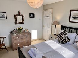 Charming 3 Bedroom Family Cottage - Dogs Welcome