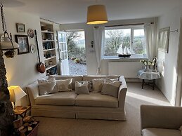 Charming 3 Bedroom Family Cottage - Dogs Welcome