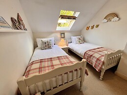 Charming 3 Bedroom Family Cottage - Dogs Welcome
