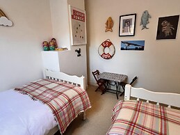 Charming 3 Bedroom Family Cottage - Dogs Welcome