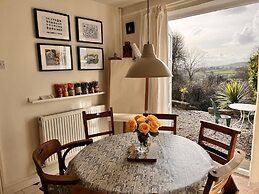 Charming 3 Bedroom Family Cottage - Dogs Welcome