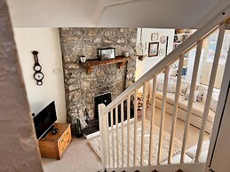 Charming 3 Bedroom Family Cottage - Dogs Welcome