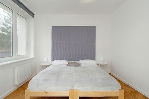 Rycerska Apartment Parking by Renters