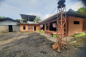 SPOT ON 93655 Home Stay Syariah Habibie