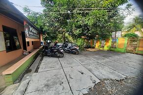 SPOT ON 93655 Home Stay Syariah Habibie