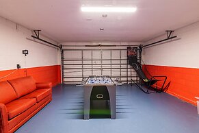 173 Hillside Dr in Davenport