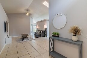 173 Hillside Dr in Davenport