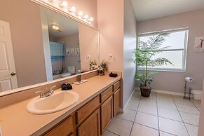 173 Hillside Dr in Davenport