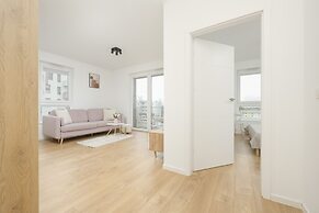 Apartment With Desk in Gdansk by Renters