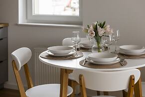 Apartment With Desk in Gdansk by Renters