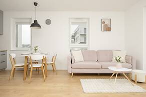 Apartment With Desk in Gdansk by Renters