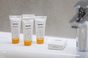 Apartment With Desk in Gdansk by Renters