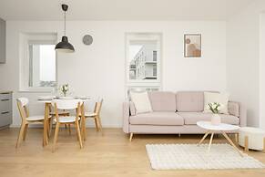 Apartment With Desk in Gdansk by Renters