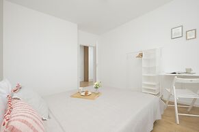 Apartment With Desk in Gdansk by Renters