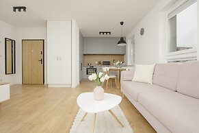 Apartment With Desk in Gdansk by Renters
