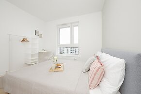 Apartment With Desk in Gdansk by Renters