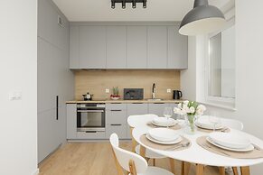 Apartment With Desk in Gdansk by Renters