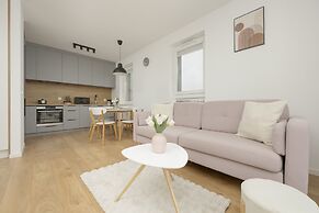 Apartment With Desk in Gdansk by Renters