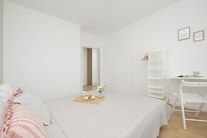 Apartment With Desk in Gdansk by Renters