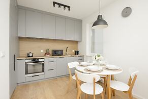 Apartment With Desk in Gdansk by Renters