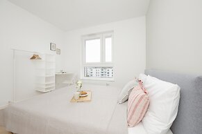 Apartment With Desk in Gdansk by Renters