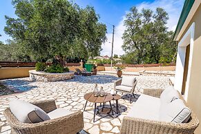 Moute House by Corfuescapes