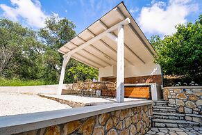 Moute House by Corfuescapes