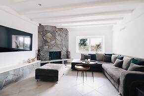 Moute House by Corfuescapes