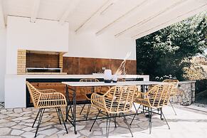 Moute House by Corfuescapes