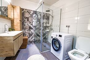 Moute House by Corfuescapes