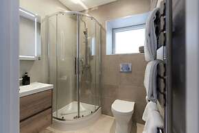 The Wembley Park Gem - Lovely 2bdr Flat With Balcony