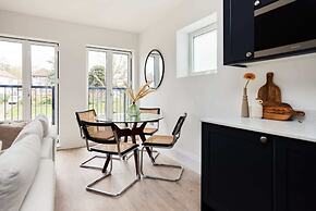 The Wembley Park Gem - Lovely 2bdr Flat With Balcony
