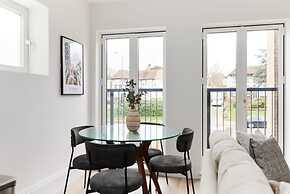 The Wembley Park Wonder - Charming 2bdr Flat With Balcony