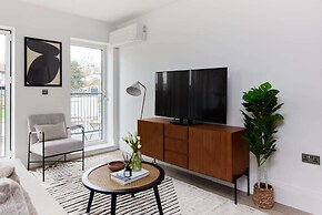 The Wembley Park Wonder - Charming 2bdr Flat With Balcony